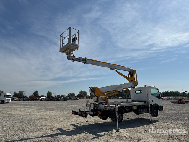 2011 Nissan Cabstar 35 - 11 2011 Multitel Pagliero MX250EX ... Bucket Truck - Camión con plataforma elevadora: foto 4 2011 Nissan Cabstar 35 - 11 2011 Multitel Pagliero MX250EX ... Bucket Truck - Camión con plataforma elevadora: foto 4