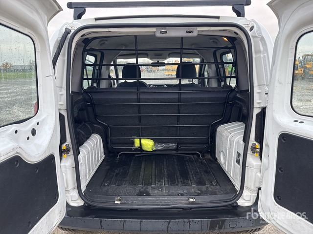 2011 Peugeot Bipper Van Truck - Camión caja cerrada: foto 4 2011 Peugeot Bipper Van Truck - Camión caja cerrada: foto 4