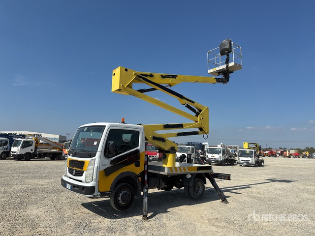 2011 Renault Maxity 110Dxi 2011 Socage DA320 20 m on Bucket Truck - Camión con plataforma elevadora: foto 2 2011 Renault Maxity 110Dxi 2011 Socage DA320 20 m on Bucket Truck - Camión con plataforma elevadora: foto 2