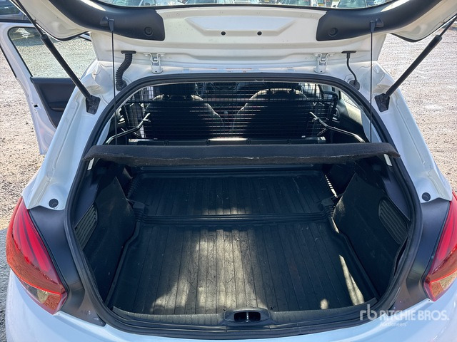 2018 Peugeot 208 BERLINA VAN ACTIVE BLUEHDI Van Truck - Camión caja cerrada: foto 4 2018 Peugeot 208 BERLINA VAN ACTIVE BLUEHDI Van Truck - Camión caja cerrada: foto 4