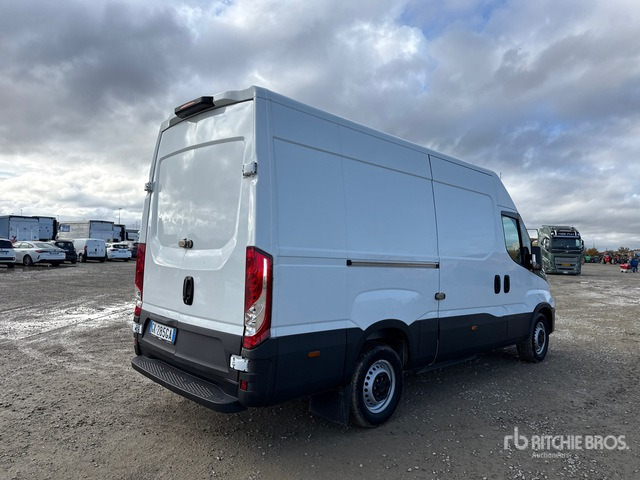 2022 Iveco Daily 35S14NV 3520L H2 BLUE P Van Truck - Camión caja cerrada: foto 3 2022 Iveco Daily 35S14NV 3520L H2 BLUE P Van Truck - Camión caja cerrada: foto 3