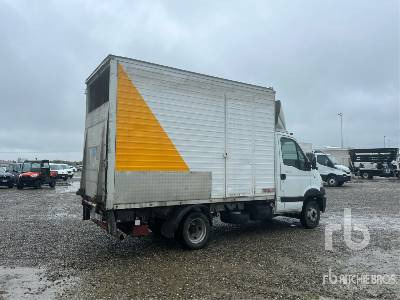 RENAULT MASCOTT 130 DXI - Camión caja cerrada: foto 4 RENAULT MASCOTT 130 DXI - Camión caja cerrada: foto 4