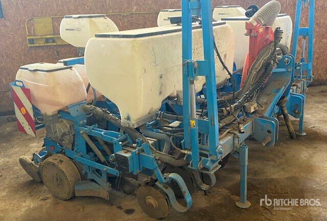 2014 Monosem NG Plus-6R 4.5 m 3-Point Semoir Air Seeder - Desbrozadora de martillos/ Trituradora: foto 1 2014 Monosem NG Plus-6R 4.5 m 3-Point Semoir Air Seeder - Desbrozadora de martillos/ Trituradora: foto 1