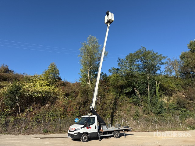 2019 Iveco Daily 2018 Klubb KT48 16 m on 4x2 Cam ... Bucket Truck - Camión con plataforma elevadora: foto 3 2019 Iveco Daily 2018 Klubb KT48 16 m on 4x2 Cam ... Bucket Truck - Camión con plataforma elevadora: foto 3