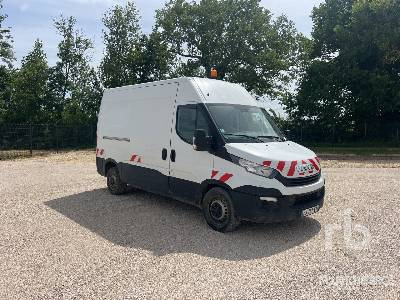 IVECO DAILY 35-140 Vhicule Utilitaire (Inoperable) - Camión caja cerrada: foto 4 IVECO DAILY 35-140 Vhicule Utilitaire (Inoperable) - Camión caja cerrada: foto 4