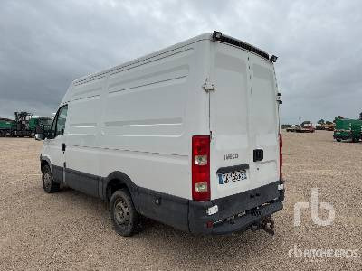 IVECO DAILY 35S12 Vehicule Utilitaire (Inoperable) - Furgón: foto 2 IVECO DAILY 35S12 Vehicule Utilitaire (Inoperable) - Furgón: foto 2