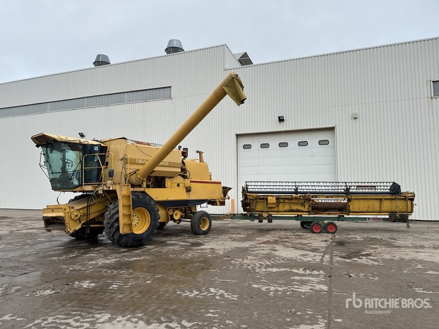Cosechadora de granos New Holland TF46 Combine Harvester: foto 1
