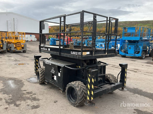 2007 Skyjack SJ6832RT 4x4 Diesel Scissor Lift - Plataforma de tijeras: foto 4 2007 Skyjack SJ6832RT 4x4 Diesel Scissor Lift - Plataforma de tijeras: foto 4