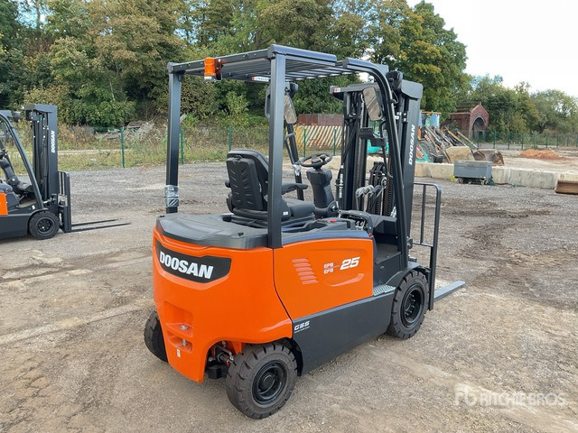 2023 Doosan B25X-7 PLUS 2023 Doosan B25X-7 PLUS 2500 kg Electric Forklift - (Unused) Electric Forklift - Carretilla elevadora eléctrica: foto 3 2023 Doosan B25X-7 PLUS 2023 Doosan B25X-7 PLUS 2500 kg Electric Forklift - (Unused) Electric Forklift - Carretilla elevadora eléctrica: foto 3