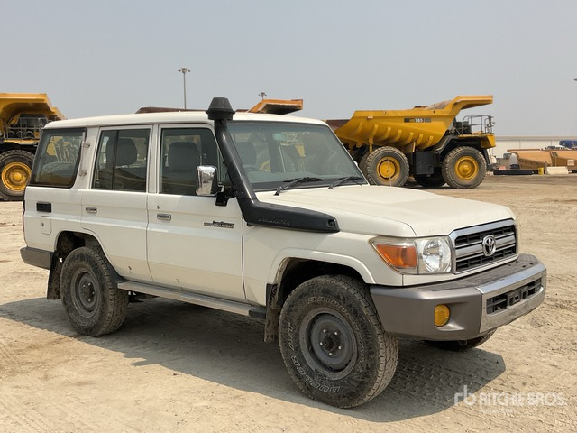 2011 Toyota Land Cruiser LX 76R 4x4 SUV - SUV/ Todoterreno: foto 1 2011 Toyota Land Cruiser LX 76R 4x4 SUV - SUV/ Todoterreno: foto 1