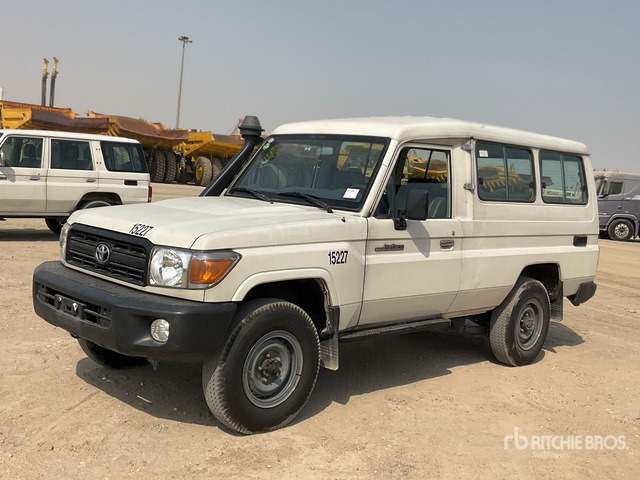 2013 Toyota Land Cruiser 78L 4x4 SUV - SUV/ Todoterreno: foto 2 2013 Toyota Land Cruiser 78L 4x4 SUV - SUV/ Todoterreno: foto 2