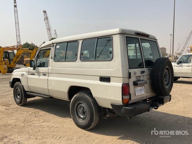2013 Toyota Land Cruiser 78L 4x4 SUV - SUV/ Todoterreno: foto 4 2013 Toyota Land Cruiser 78L 4x4 SUV - SUV/ Todoterreno: foto 4