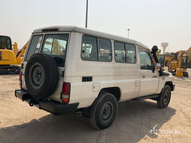 2013 Toyota Land Cruiser 78L 4x4 SUV - SUV/ Todoterreno: foto 3 2013 Toyota Land Cruiser 78L 4x4 SUV - SUV/ Todoterreno: foto 3