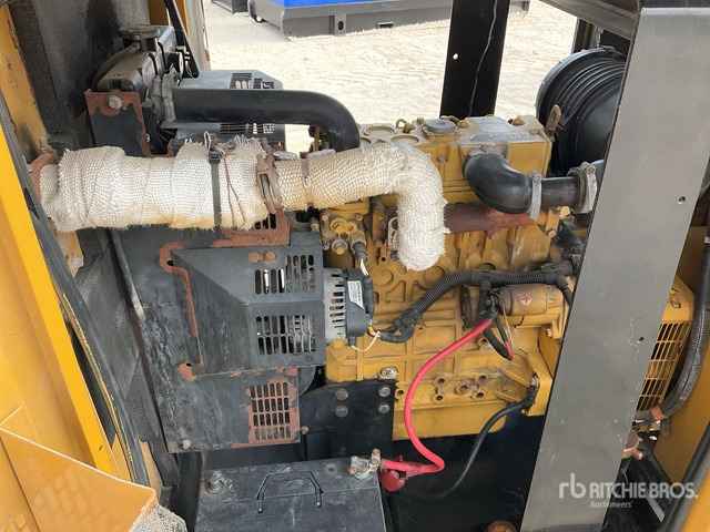 2015 Cat DE22E3 22 kVA Skid-Mounted Generator Set - Generador industriale: foto 5 2015 Cat DE22E3 22 kVA Skid-Mounted Generator Set - Generador industriale: foto 5
