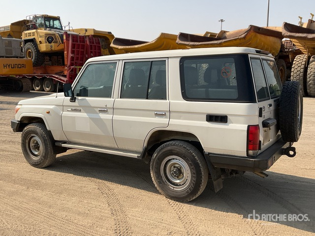 2016 Toyota Land Cruiser 76R 4x4 SUV - SUV/ Todoterreno: foto 3 2016 Toyota Land Cruiser 76R 4x4 SUV - SUV/ Todoterreno: foto 3