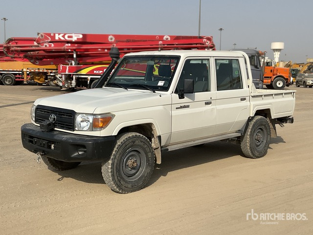 2016 Toyota Land Cruiser 79L 4x4 Crew Cab Pickup - Desbrozadora de martillos/ Trituradora: foto 1 2016 Toyota Land Cruiser 79L 4x4 Crew Cab Pickup - Desbrozadora de martillos/ Trituradora: foto 1