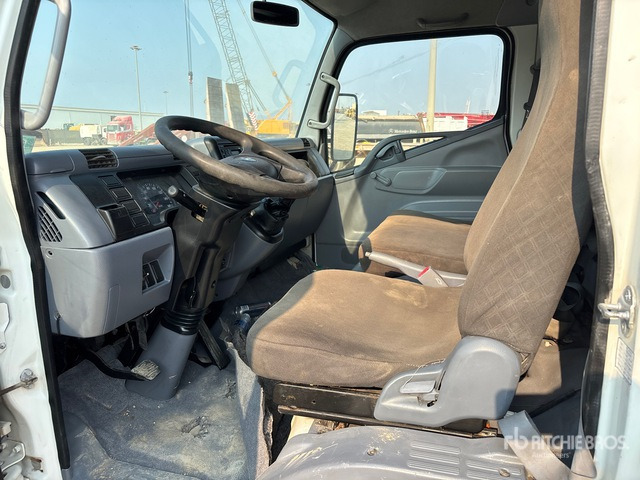 2017 Mitsubishi Canter 4x2 Crew Cab Flatbed Truck - Camión caja abierta: foto 4 2017 Mitsubishi Canter 4x2 Crew Cab Flatbed Truck - Camión caja abierta: foto 4