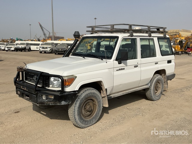 2018 Toyota Land Cruiser 76L 4x4 SUV - SUV/ Todoterreno: foto 1 2018 Toyota Land Cruiser 76L 4x4 SUV - SUV/ Todoterreno: foto 1