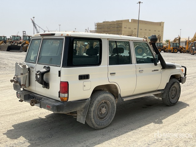 2019 Toyota Land Cruiser 76L 4x4 SUV - SUV/ Todoterreno: foto 3 2019 Toyota Land Cruiser 76L 4x4 SUV - SUV/ Todoterreno: foto 3