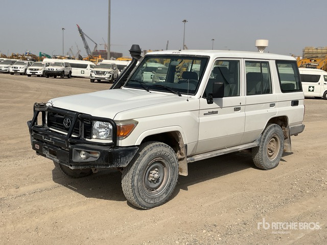 2019 Toyota Land Cruiser 76L 4x4 SUV - SUV/ Todoterreno: foto 1 2019 Toyota Land Cruiser 76L 4x4 SUV - SUV/ Todoterreno: foto 1