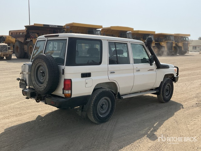 2021 Toyota Land Cruiser 76L 4x4 SUV - SUV/ Todoterreno: foto 4 2021 Toyota Land Cruiser 76L 4x4 SUV - SUV/ Todoterreno: foto 4