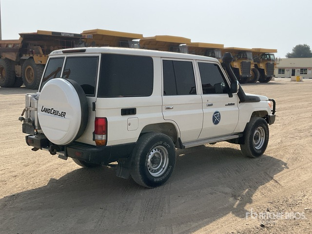 2021 Toyota Land Cruiser 76L 4x4 SUV - SUV/ Todoterreno: foto 3 2021 Toyota Land Cruiser 76L 4x4 SUV - SUV/ Todoterreno: foto 3