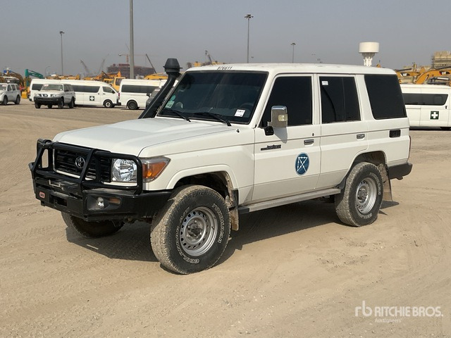 2021 Toyota Land Cruiser 76L 4x4 SUV - SUV/ Todoterreno: foto 2 2021 Toyota Land Cruiser 76L 4x4 SUV - SUV/ Todoterreno: foto 2