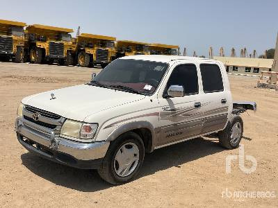 TOYOTA HILUX Crew Cab - Pick-up: foto 1 TOYOTA HILUX Crew Cab - Pick-up: foto 1