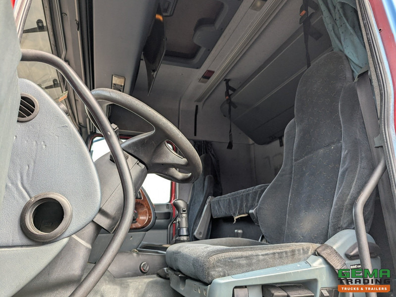 DAF XF95.430 4x2 Spacecab Euro2 - Retarder - Geslotenbak 7.7m - Handgeschakeld - Vangmuil - Camión caja cerrada: foto 5 DAF XF95.430 4x2 Spacecab Euro2 - Retarder - Geslotenbak 7.7m - Handgeschakeld - Vangmuil - Camión caja cerrada: foto 5