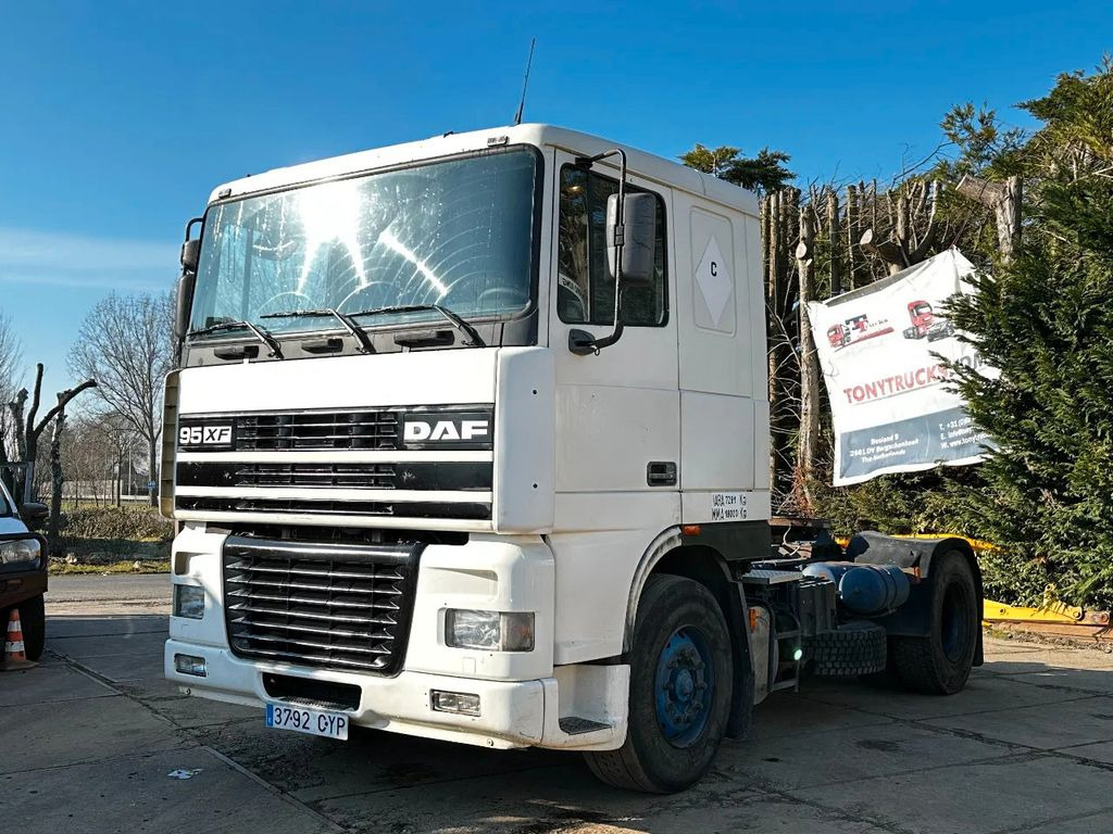 DAF XF 95.380 4X2 Tractor-unit Spring/Air ZF Manual - Cabeza tractora: foto 2 DAF XF 95.380 4X2 Tractor-unit Spring/Air ZF Manual - Cabeza tractora: foto 2