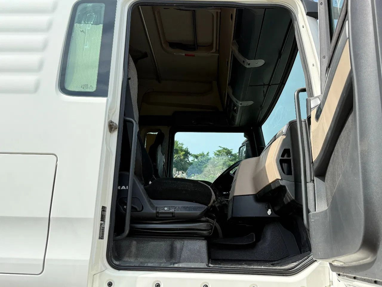 Cabeza tractora MAN TGX 18.460 4X2 ENGINE DEFECT Tractor-unit Spring: foto 8