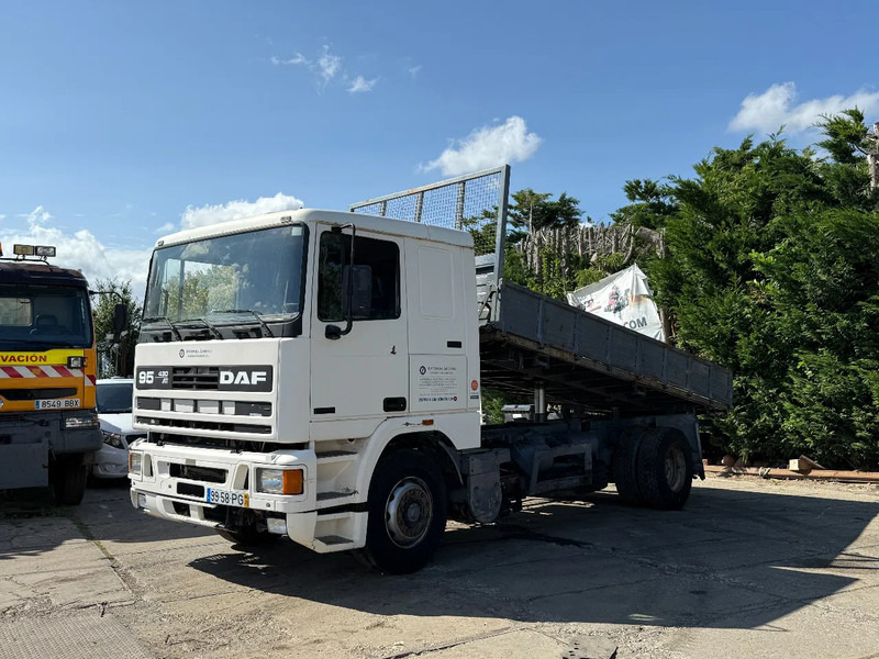 DAF 95.430 ATI 4X2 Tipper SPRING/AIR ZF MAN GEARBOX - Camión volquete: foto 2 DAF 95.430 ATI 4X2 Tipper SPRING/AIR ZF MAN GEARBOX - Camión volquete: foto 2