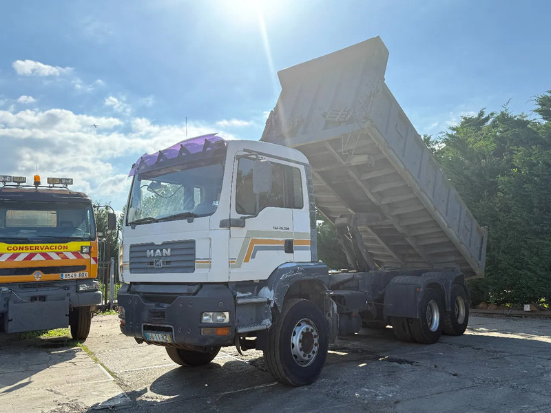 MAN TGA 26.360 6X4 Tipper Spring/Spring ZF Manual gear EURO3 - Camión volquete: foto 2 MAN TGA 26.360 6X4 Tipper Spring/Spring ZF Manual gear EURO3 - Camión volquete: foto 2