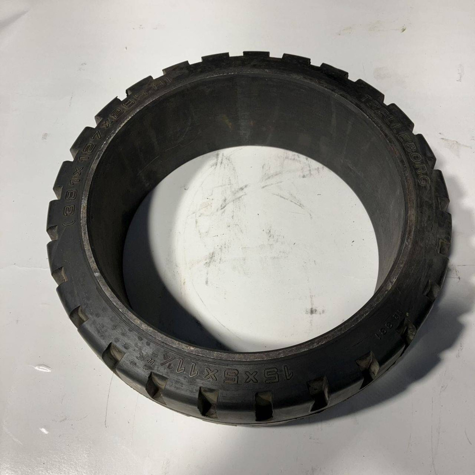 2X trelleborg 15x5x11 1/4 tyres - Dirección para Equipo de manutención: foto 1 2X trelleborg 15x5x11 1/4 tyres - Dirección para Equipo de manutención: foto 1
