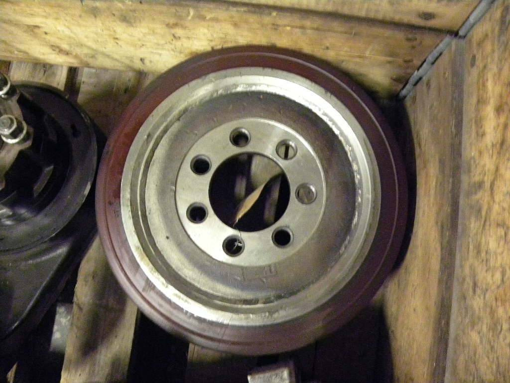 Drive wheel for Caterpillar - Dirección para Equipo de manutención: foto 1 Drive wheel for Caterpillar - Dirección para Equipo de manutención: foto 1