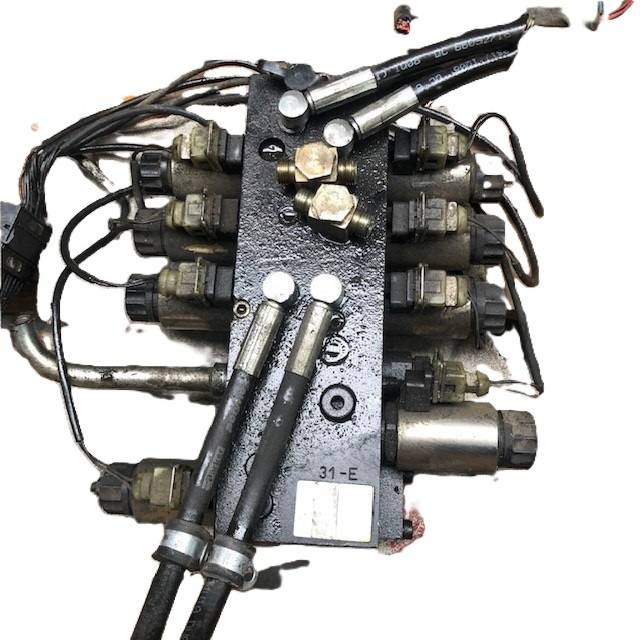 Hydraulic control valve for Still - Válvula hidráulica para Equipo de manutención: foto 1 Hydraulic control valve for Still - Válvula hidráulica para Equipo de manutención: foto 1