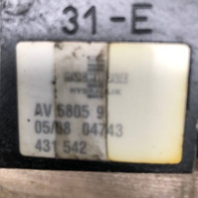 Hydraulic control valve for Still - Válvula hidráulica para Equipo de manutención: foto 4 Hydraulic control valve for Still - Válvula hidráulica para Equipo de manutención: foto 4