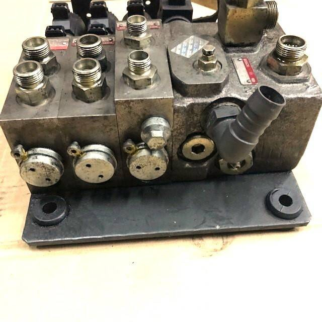 Hydraulic control valve for Still R20-18 - Válvula hidráulica para Equipo de manutención: foto 4 Hydraulic control valve for Still R20-18 - Válvula hidráulica para Equipo de manutención: foto 4
