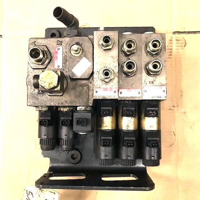 Hydraulic control valve for Still R20-18 - Válvula hidráulica para Equipo de manutención: foto 1 Hydraulic control valve for Still R20-18 - Válvula hidráulica para Equipo de manutención: foto 1