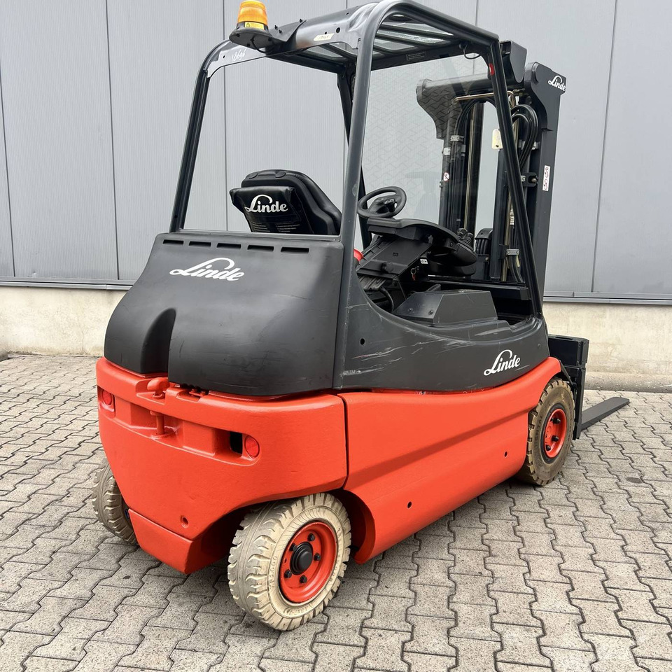 Linde E25 (336-02) - Carretilla elevadora eléctrica: foto 2 Linde E25 (336-02) - Carretilla elevadora eléctrica: foto 2