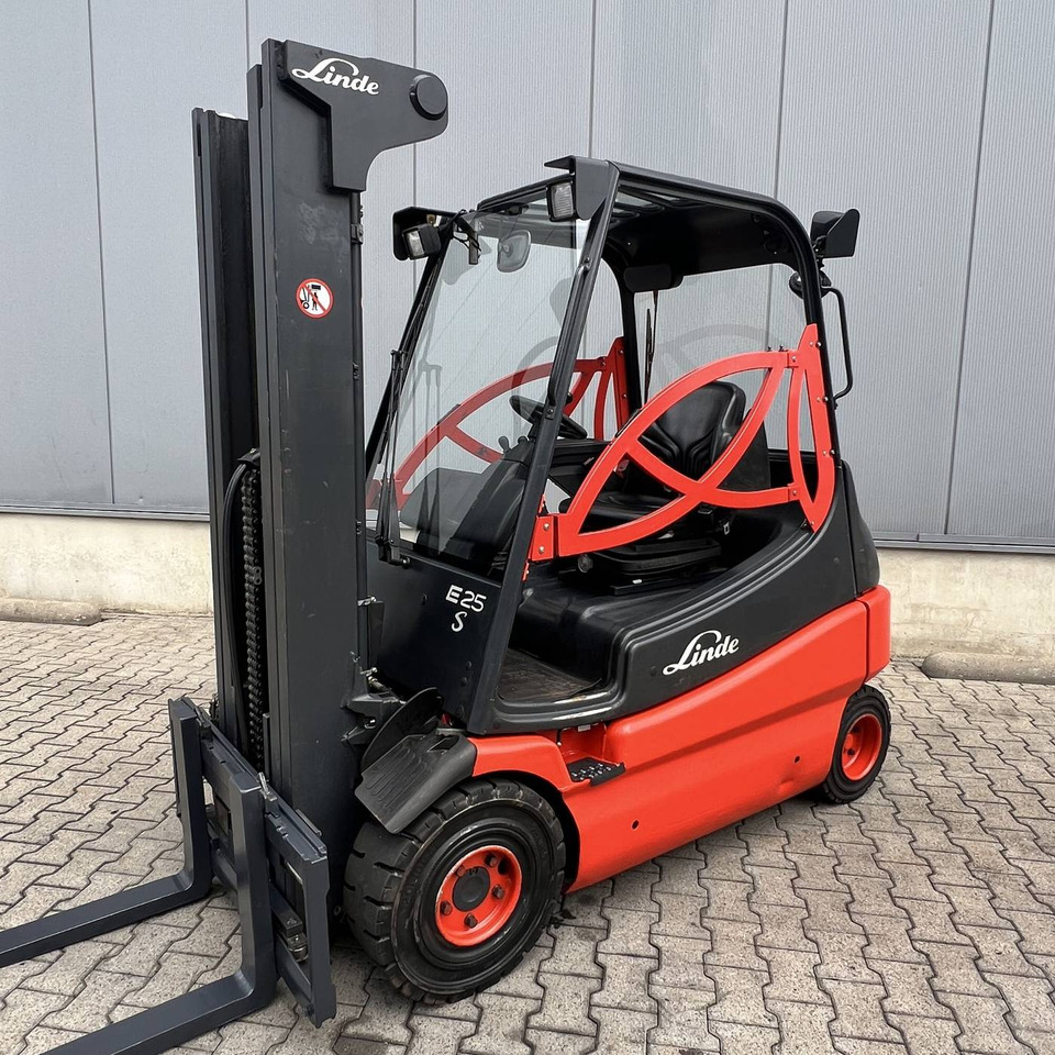 Linde E25S (336-03) - Carretilla elevadora eléctrica: foto 1 Linde E25S (336-03) - Carretilla elevadora eléctrica: foto 1