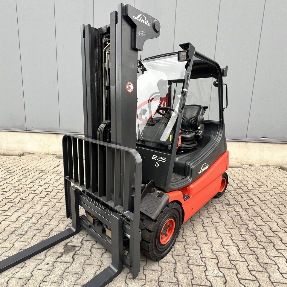 Linde E25S (336-03) - Carretilla elevadora eléctrica: foto 1 Linde E25S (336-03) - Carretilla elevadora eléctrica: foto 1