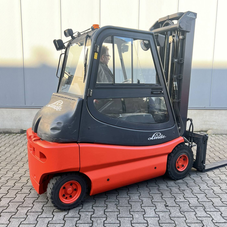 Linde E30 (336-02) - Carretilla elevadora eléctrica: foto 3 Linde E30 (336-02) - Carretilla elevadora eléctrica: foto 3