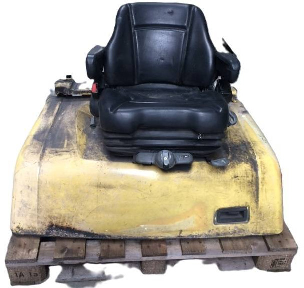 Motor cover with seat - Asiento para Equipo de manutención: foto 1 Motor cover with seat - Asiento para Equipo de manutención: foto 1