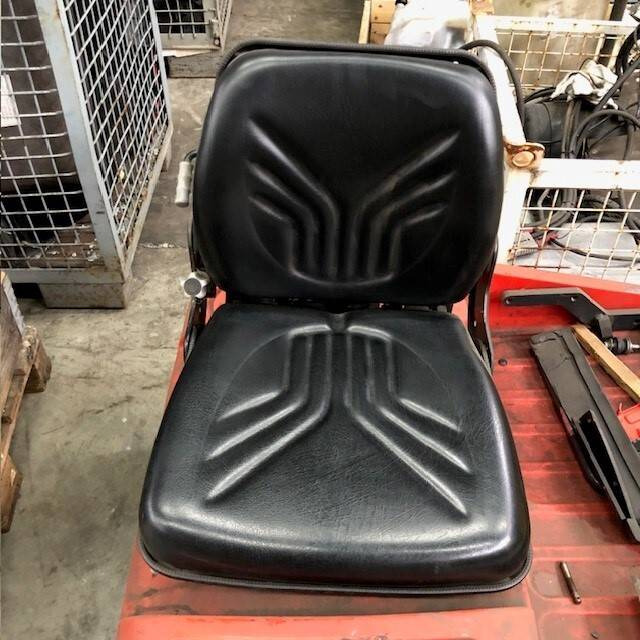 Seat for Linde P60, Series 126 - Asiento para Equipo de manutención: foto 1 Seat for Linde P60, Series 126 - Asiento para Equipo de manutención: foto 1