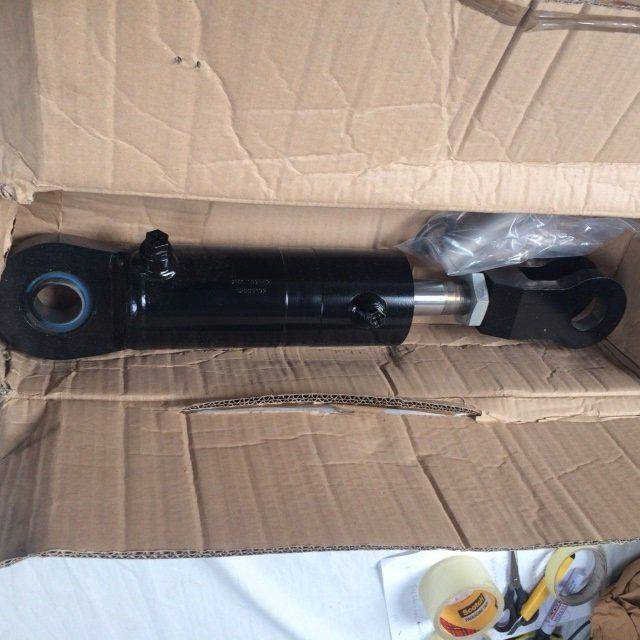 Tilt cylinder complete for Caterpillar - Cilindro hidráulico para Equipo de manutención: foto 1 Tilt cylinder complete for Caterpillar - Cilindro hidráulico para Equipo de manutención: foto 1