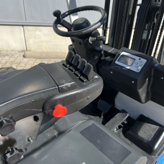 Unicarriers AG1N1L16Q - Carretilla elevadora eléctrica: foto 4 Unicarriers AG1N1L16Q - Carretilla elevadora eléctrica: foto 4