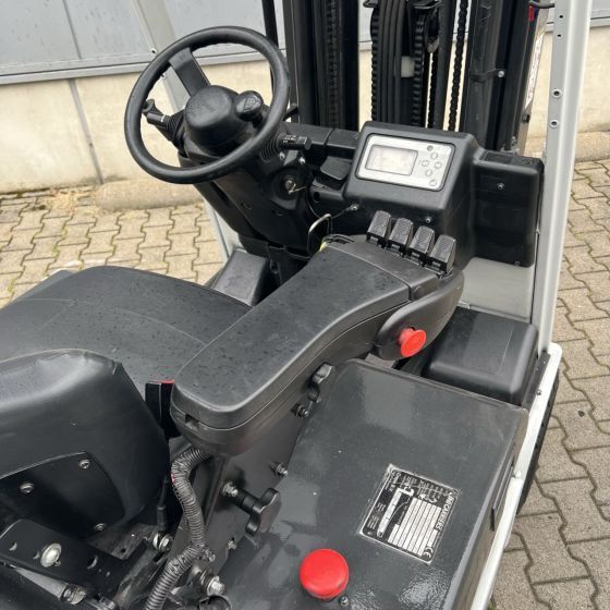 Unicarriers ET16 (AG1N12L16Q) - Carretilla elevadora eléctrica: foto 4 Unicarriers ET16 (AG1N12L16Q) - Carretilla elevadora eléctrica: foto 4