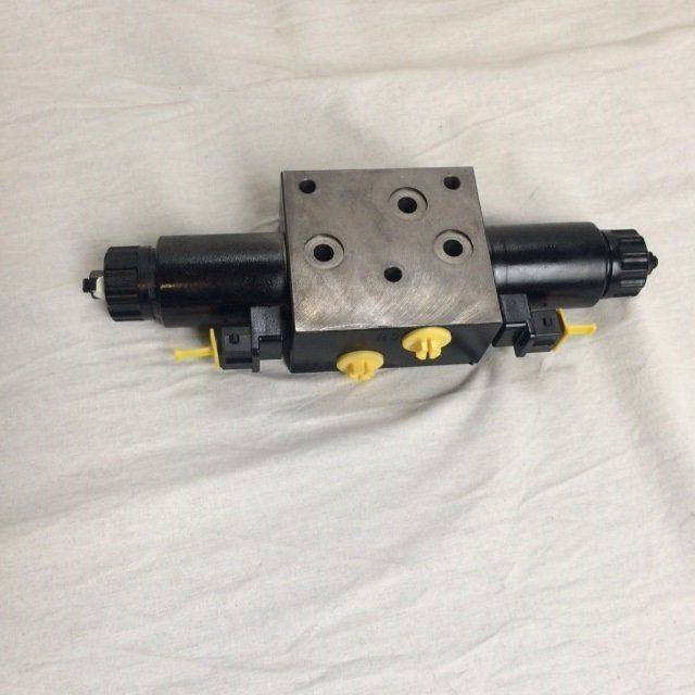Valve,Element for Caterpillar - Válvula hidráulica para Equipo de manutención: foto 1 Valve,Element for Caterpillar - Válvula hidráulica para Equipo de manutención: foto 1
