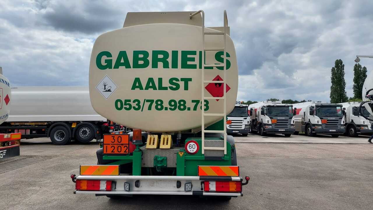 Camión cisterna MERCEDES AXOR: foto 12